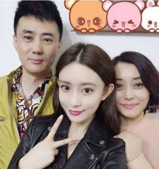 美丽人妻在夫前被黑人_：最新下载