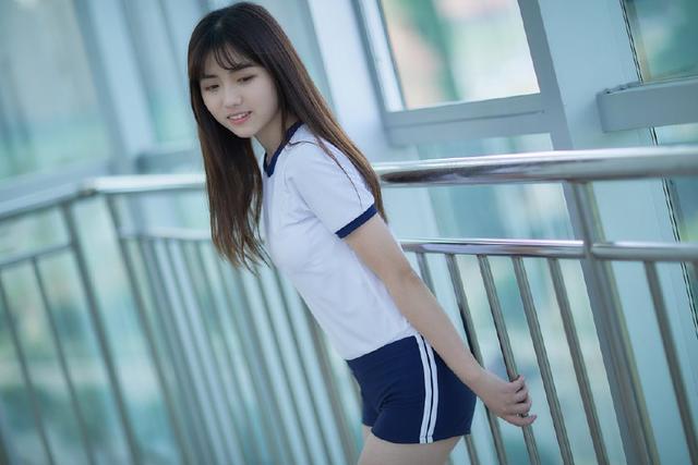 6个人换着躁我一个爽视频软件_：无广告观看